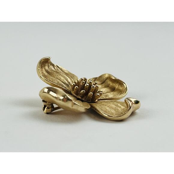Crown Trifari PIN Signed Vtg DOGWOOD Flower Blossom Brushed Gold Tone Brooch Pet - Picture 5 of 14
